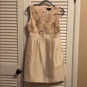 Tahari Size 8 Dress